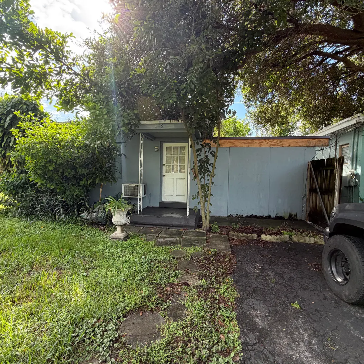 House 2 at 606 COLUMBUS Parkway, Hollywood
