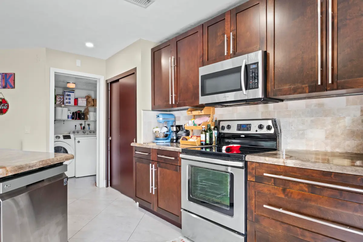 R_F017 at 367 NW 36TH Avenue 367, Deerfield Beach