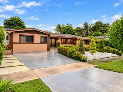 70 NE 174TH Drive, North Miami Beach – Single Family Residence for sale