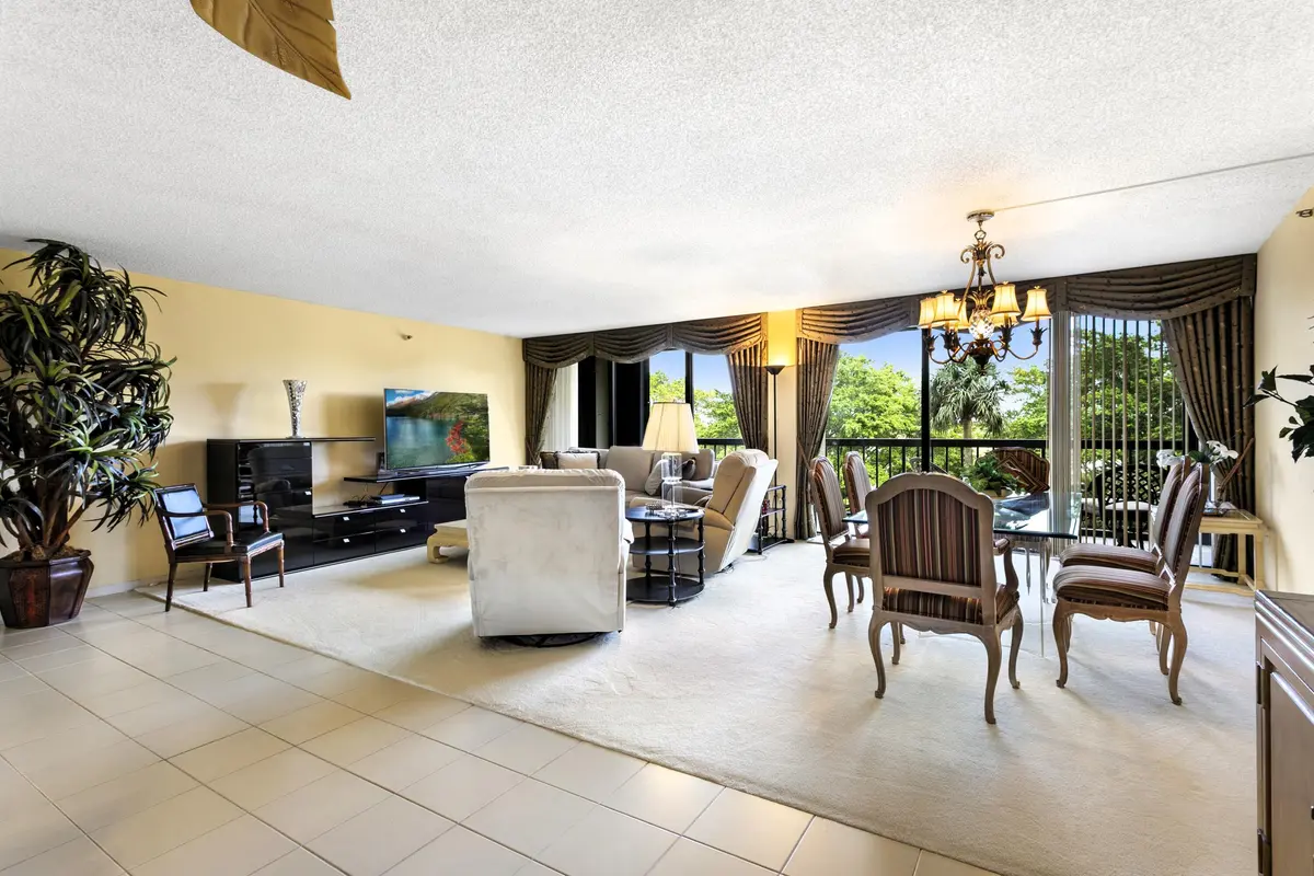 living dining at 2480 Presidential Way 403, West Palm Beach