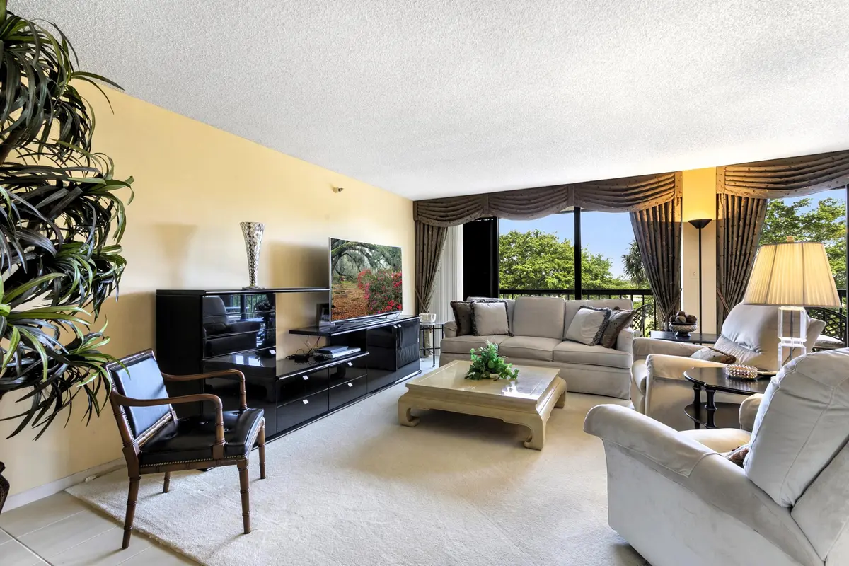 living room at 2480 Presidential Way 403, West Palm Beach