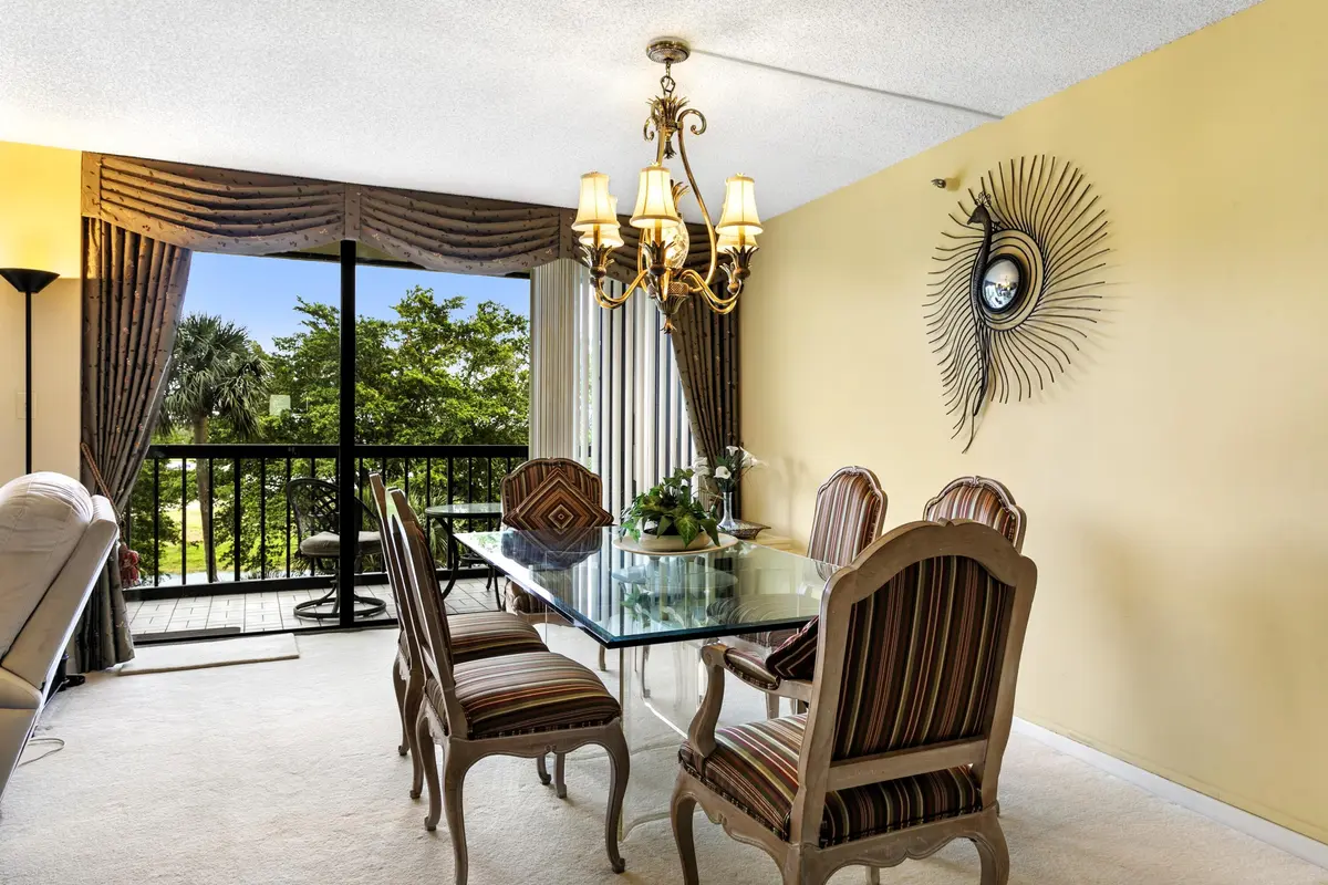 dining area at 2480 Presidential Way 403, West Palm Beach