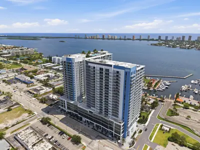 220 Lake Shore Drive 1407, Lake Park – Condominium for sale