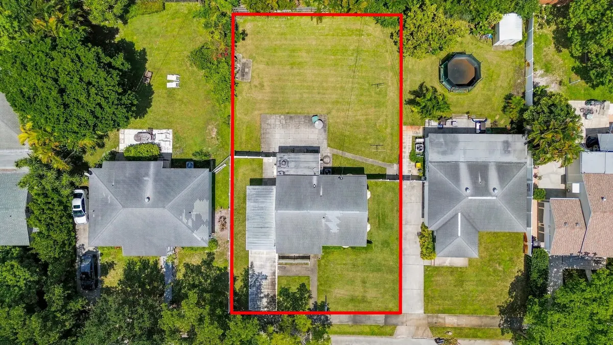 933 Upland Rd - Pineapple Park at 933 UPLAND Road, West Palm Beach