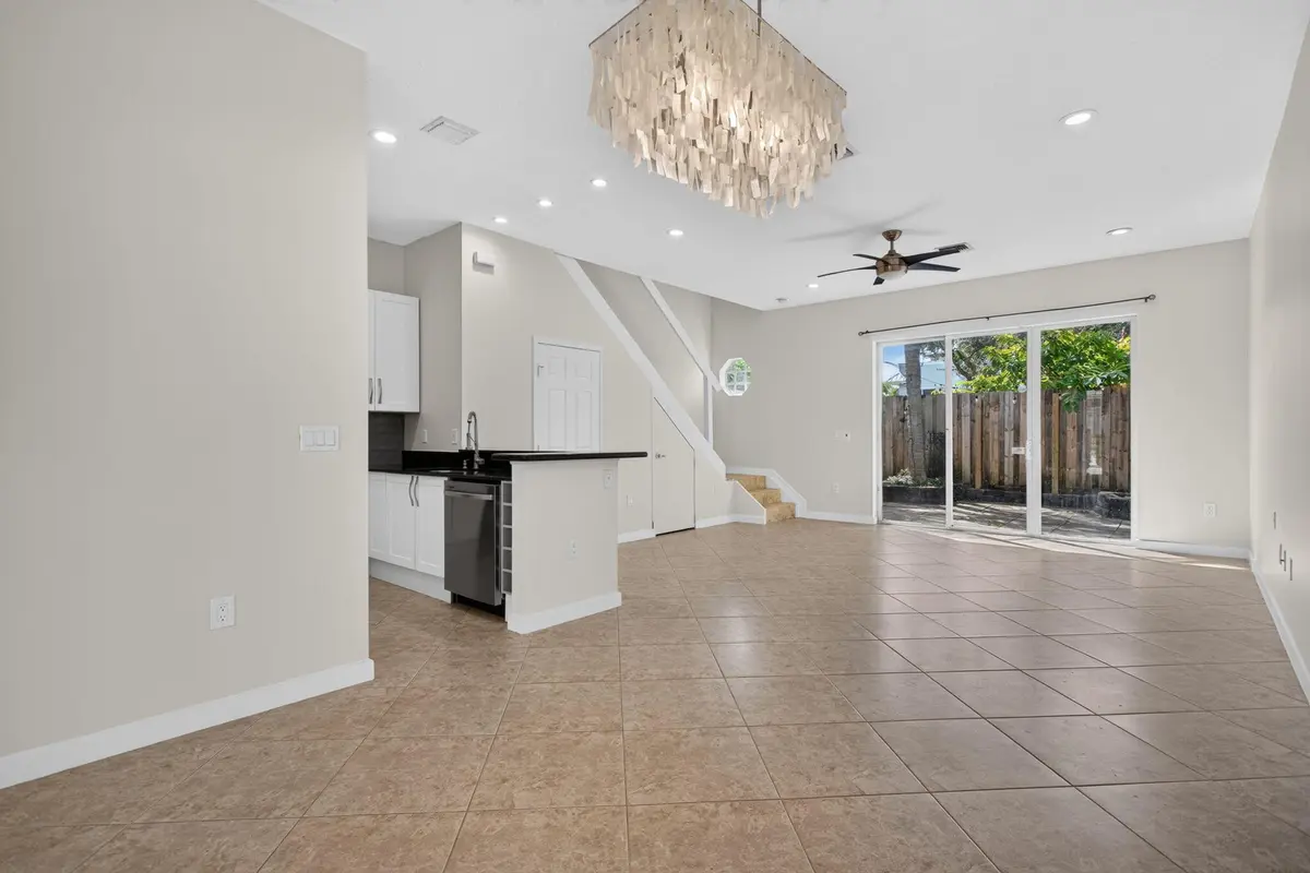 Living at 11 NE 20th Avenue, Pompano Beach