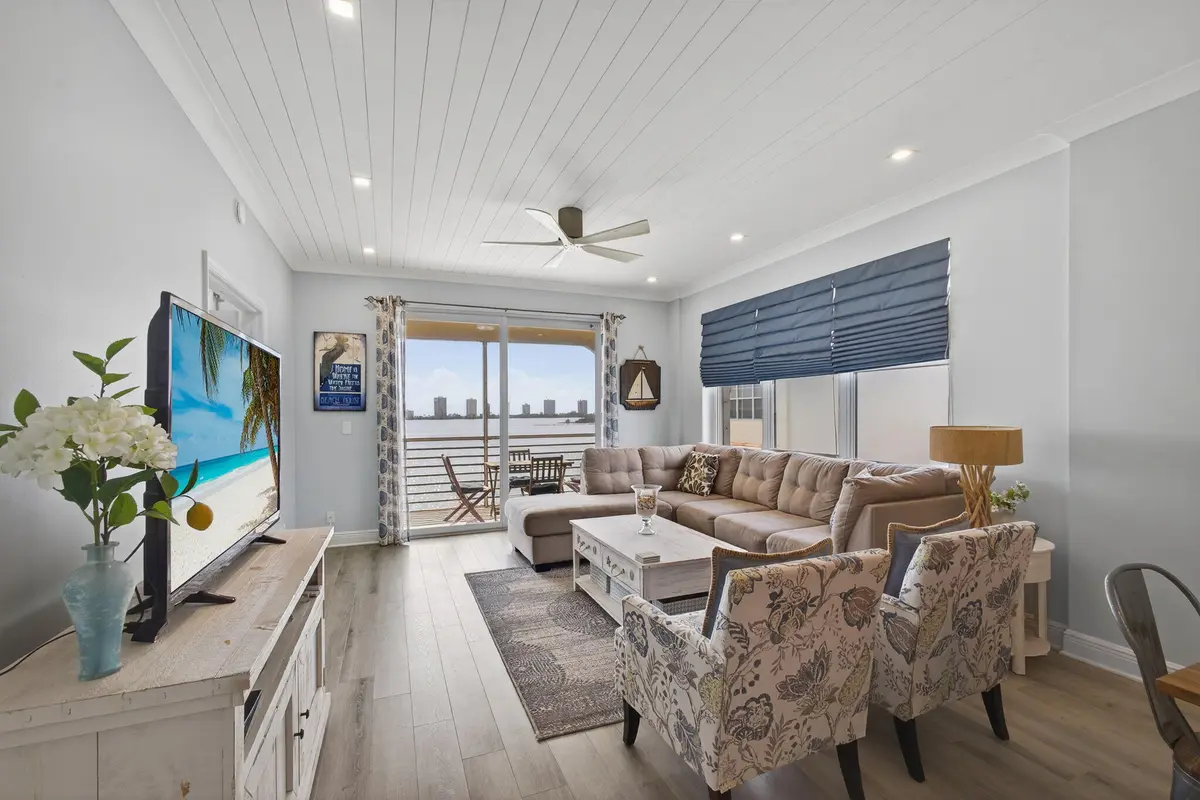 Living at 105 Paradise Harbour Boulevard 501, North Palm Beach
