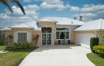 5822 NW Bates Avenue, Port St. Lucie – Single Family Residence for sale