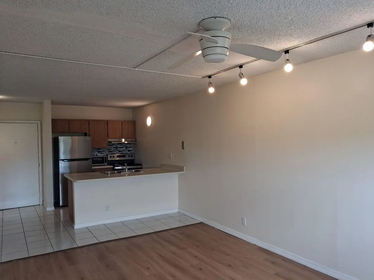 2216_1 at 2401 RIVERSIDE Drive 517, Coral Springs