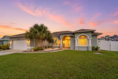 1043 SW IDOL Avenue, Port St. Lucie – Single Family Residence for sale