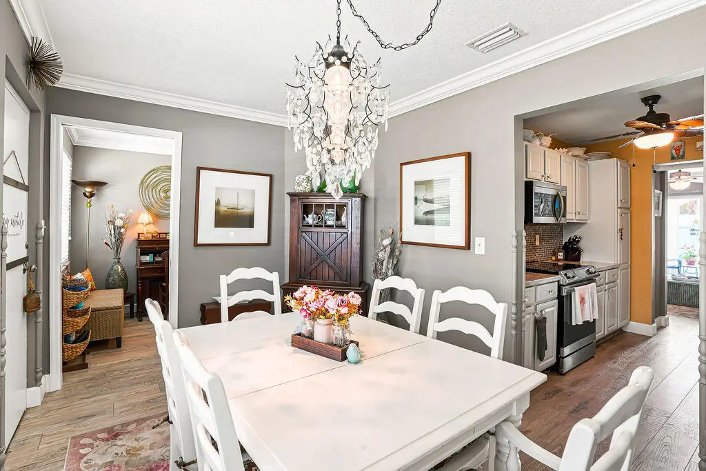 Dining at 1177 Bayshore Drive 204, Hutchinson Island