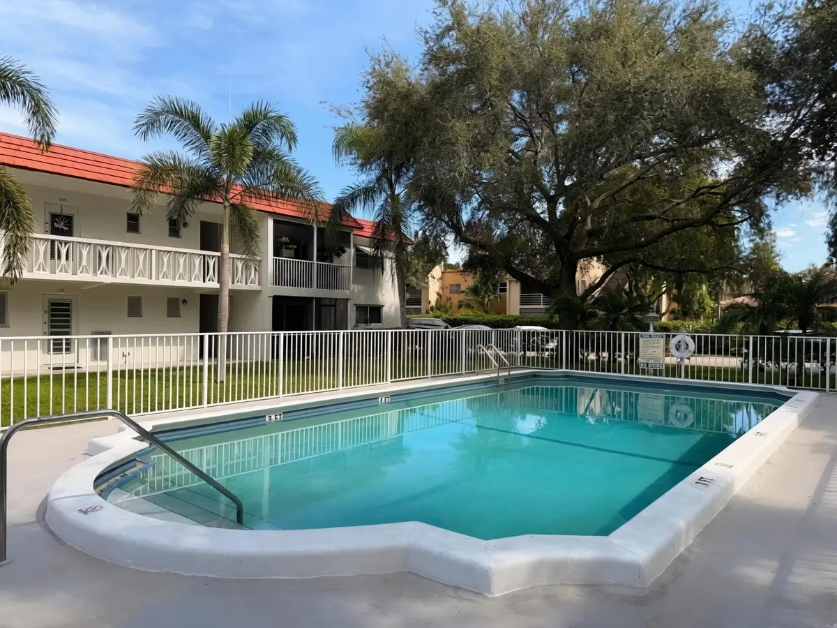 Pool at 899 SE 2ND Avenue 207, Deerfield Beach