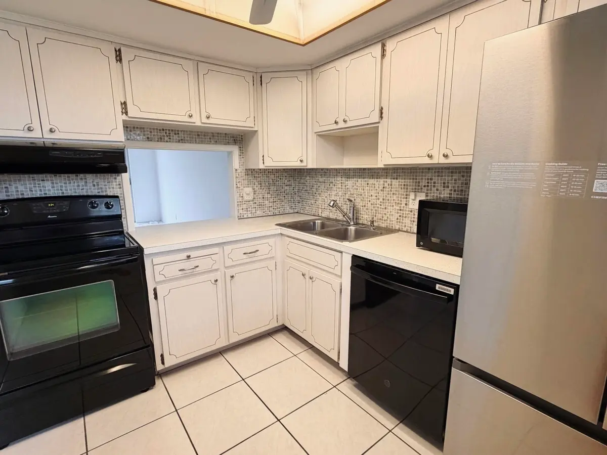 Kitchen at 899 SE 2ND Avenue 207, Deerfield Beach
