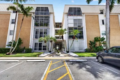 3040 NE 16th Avenue 110, Oakland Park – Condominium for sale