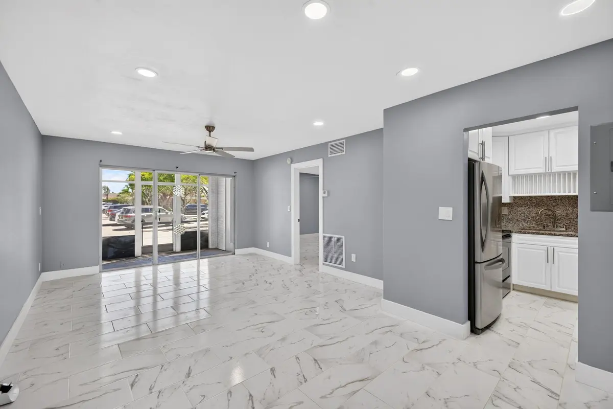 4-web-or-mls-699A0955 at 3040 NE 16th Avenue 110, Oakland Park