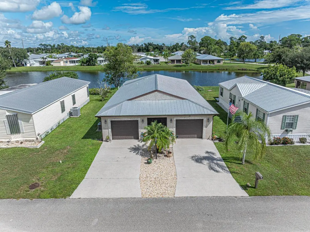 37 aborles 2 at 37 ARBOLES DEL NORTE, Fort Pierce