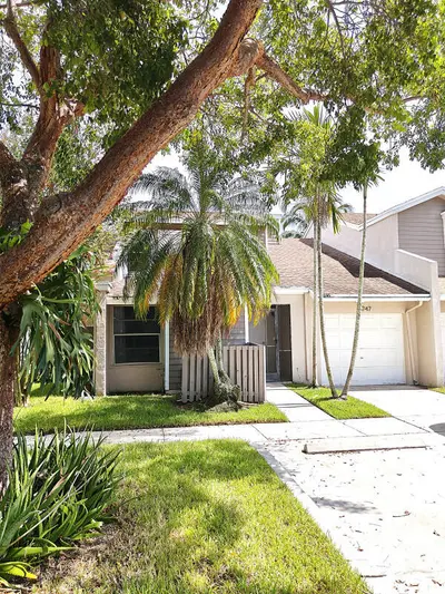 15747 Woodgate Place, Sunrise – Townhouse for sale