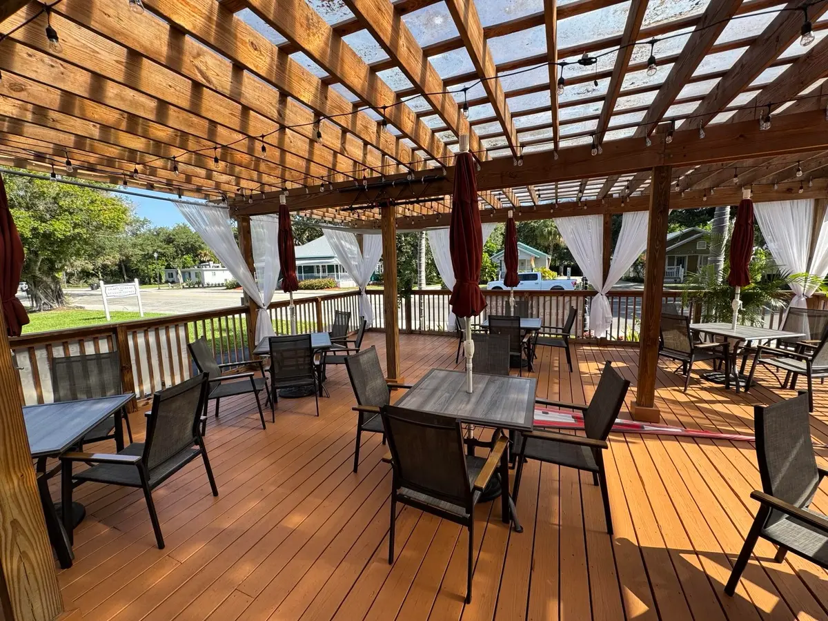 Outdoor Seating at 809 DELAWARE Avenue, Fort Pierce