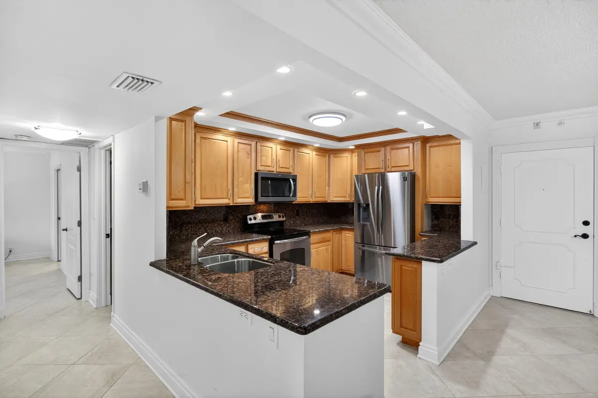 8-web-or-mls-IMG_7061 at 405 N OCEAN Boulevard 507, Pompano Beach