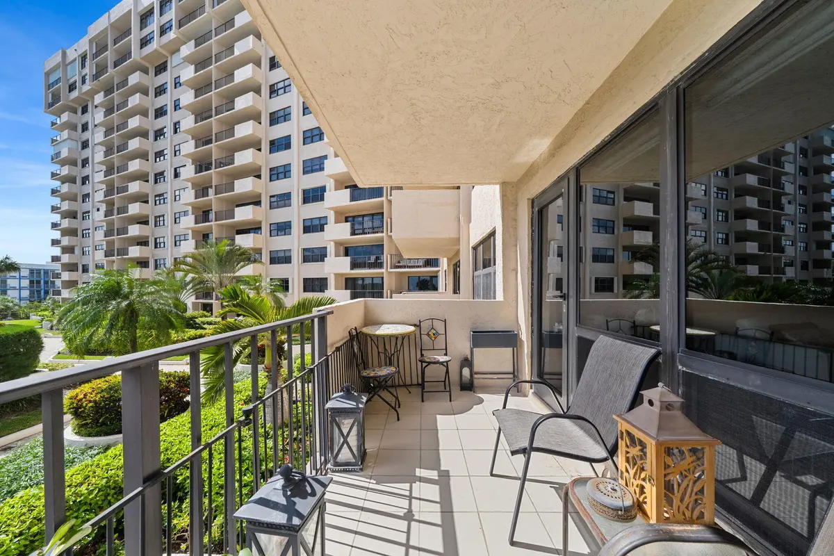 26-web-or-mls-A7R09902 at 4900 N Ocean Boulevard, Lauderdale-By-The-Sea