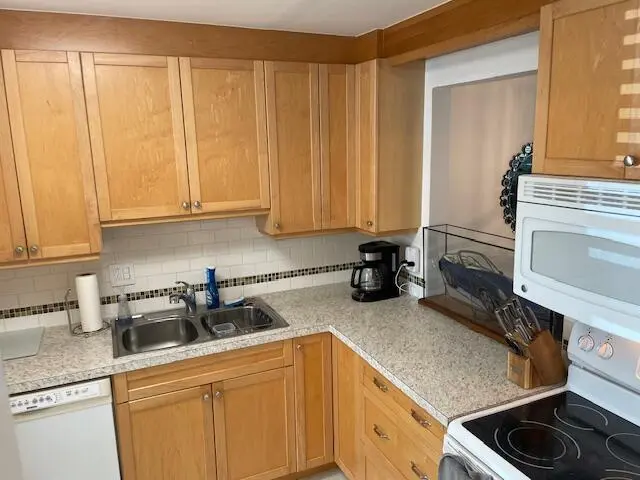 Kitchen at 307 LAKE EVELYN Drive, West Palm Beach