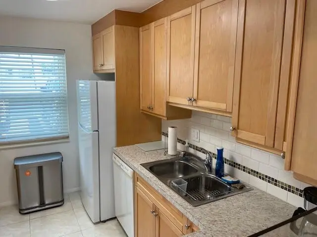 Kitchen at 307 LAKE EVELYN Drive, West Palm Beach