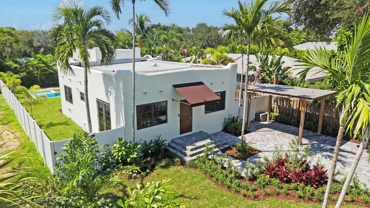 Fully fenced , E. Delray Home at 222 NE 9TH Street, Delray Beach