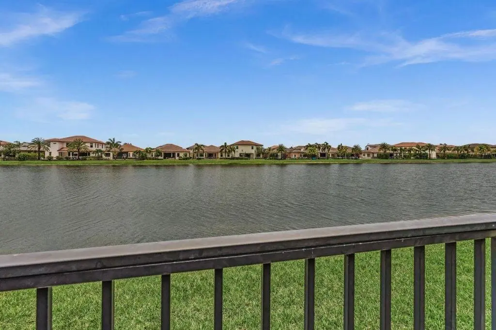 View at 12143 S Baypoint Circle, Parkland