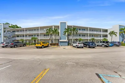 309 WELLINGTON M, West Palm Beach – Condominium for sale