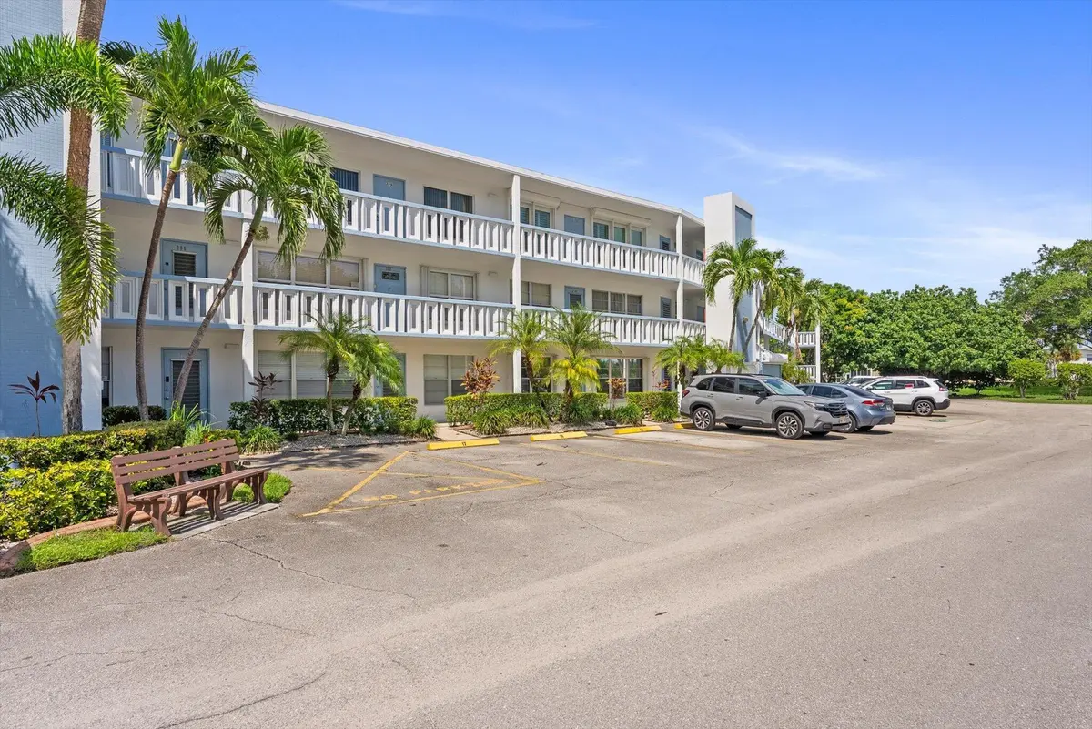 02-2 at 309 WELLINGTON M, West Palm Beach
