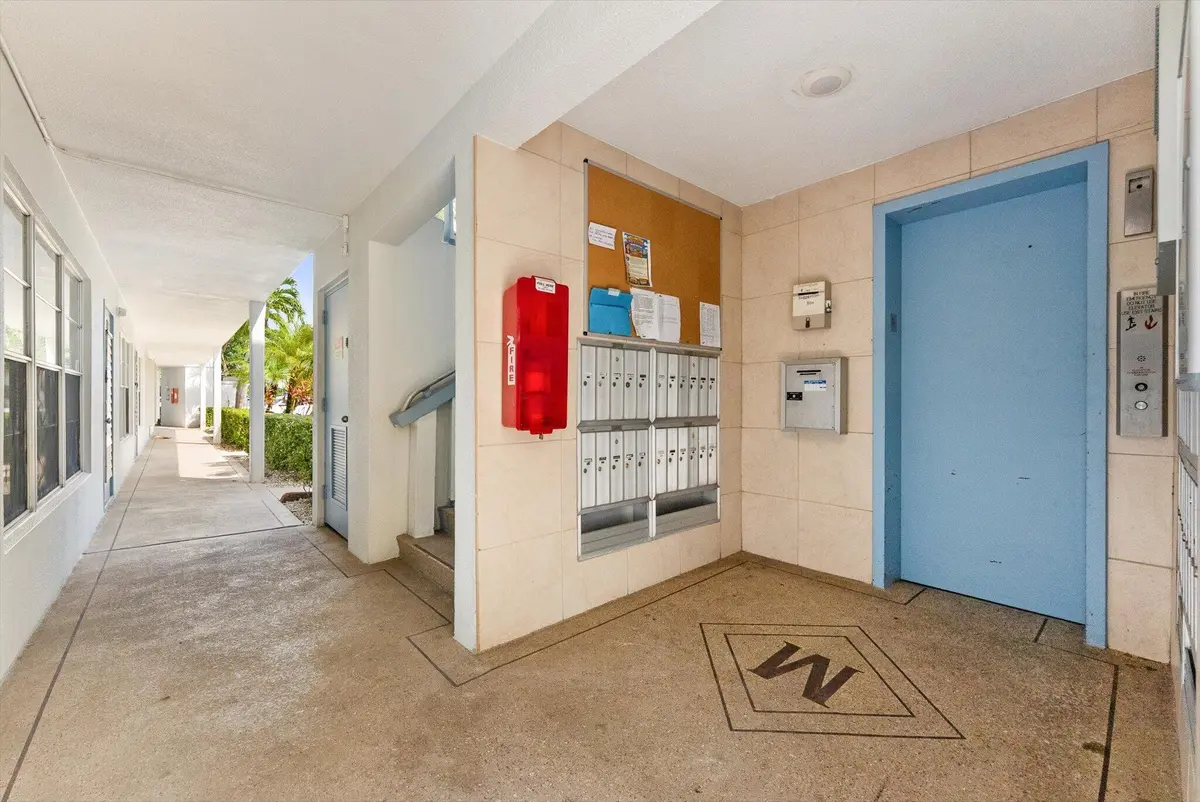 04-4 at 309 WELLINGTON M, West Palm Beach