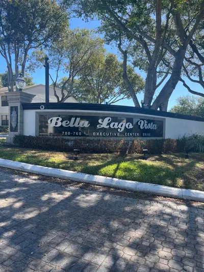 700 EXECUTIVE CENTER Drive 210, West Palm Beach – Apartment for rent