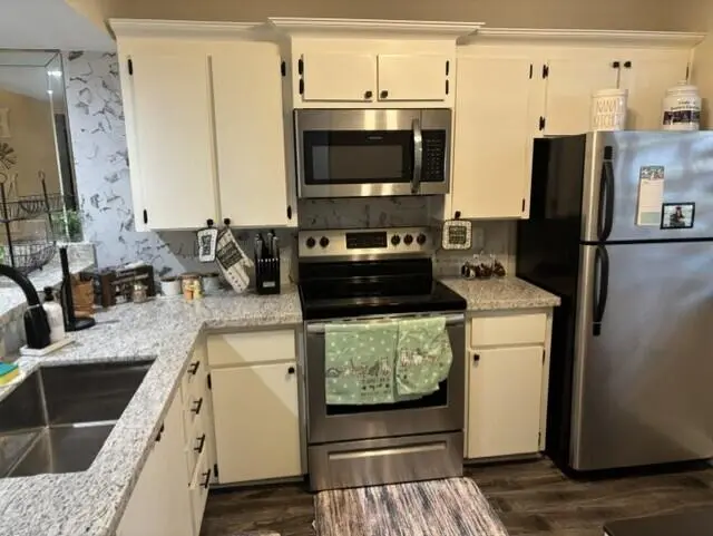 whitehall8 at 1707 WHITEHALL Drive 105, Davie