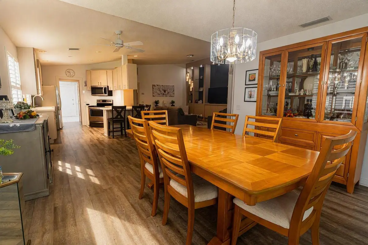 Extended view dinning at 1540 NW Amherst Drive #A, Port St. Lucie
