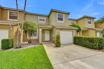 1365 NW 154th Lane, Pembroke Pines – Townhouse for rent