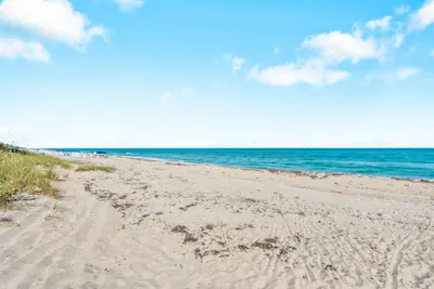 2901 S Ocean Boulevard 303, Highland Beach – Condominium for sale