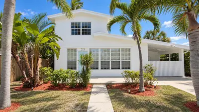 211 Dartmouth Drive, Lake Worth Beach – Single Family Residence for sale