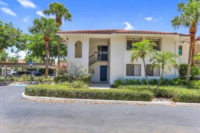 60 Pelican Pointe Drive 201, Delray Beach – Condominium for rent