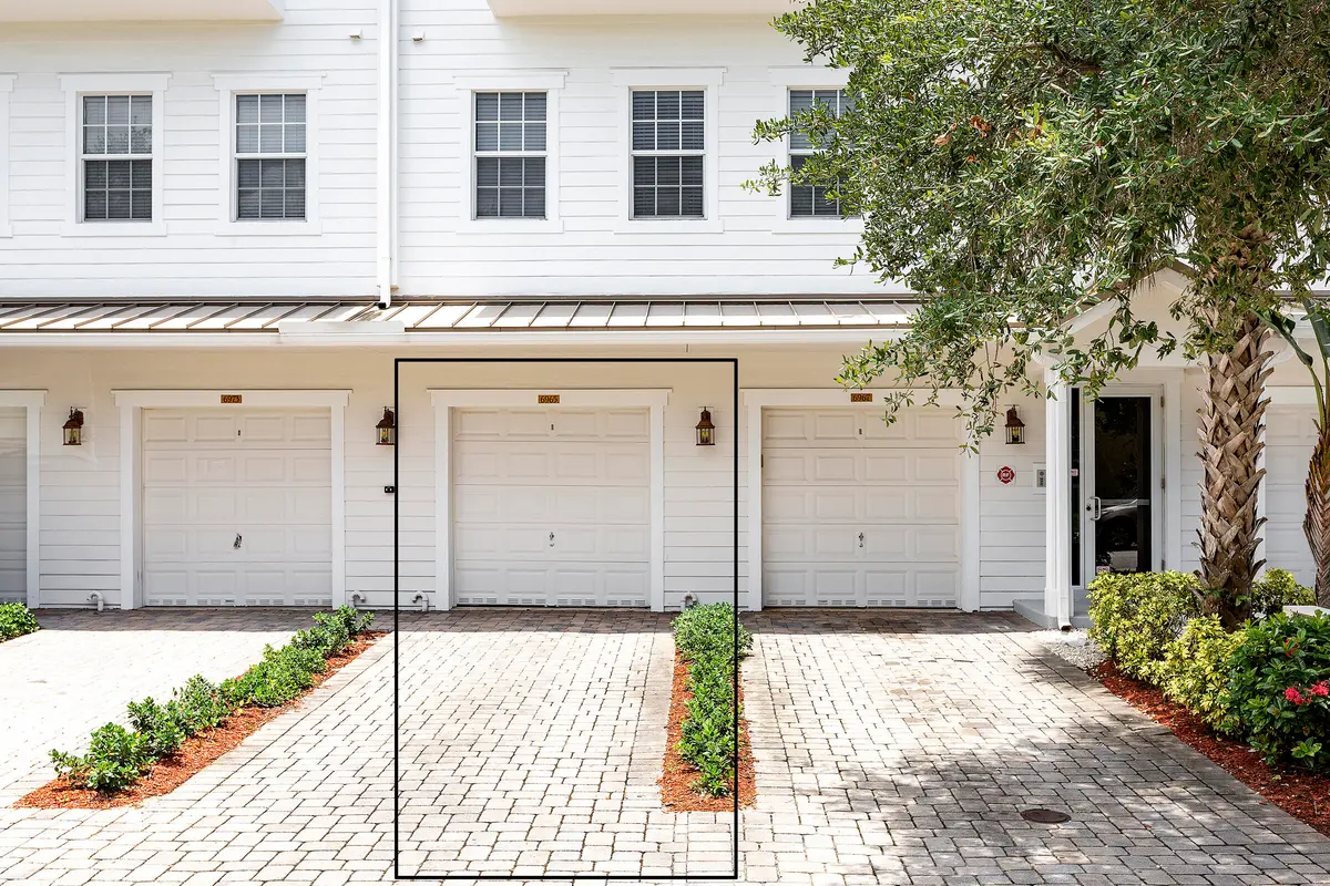 10_Unit2_6965GarageDriveway_a at 6807 LAKESIDE Circle 102-1, Davie
