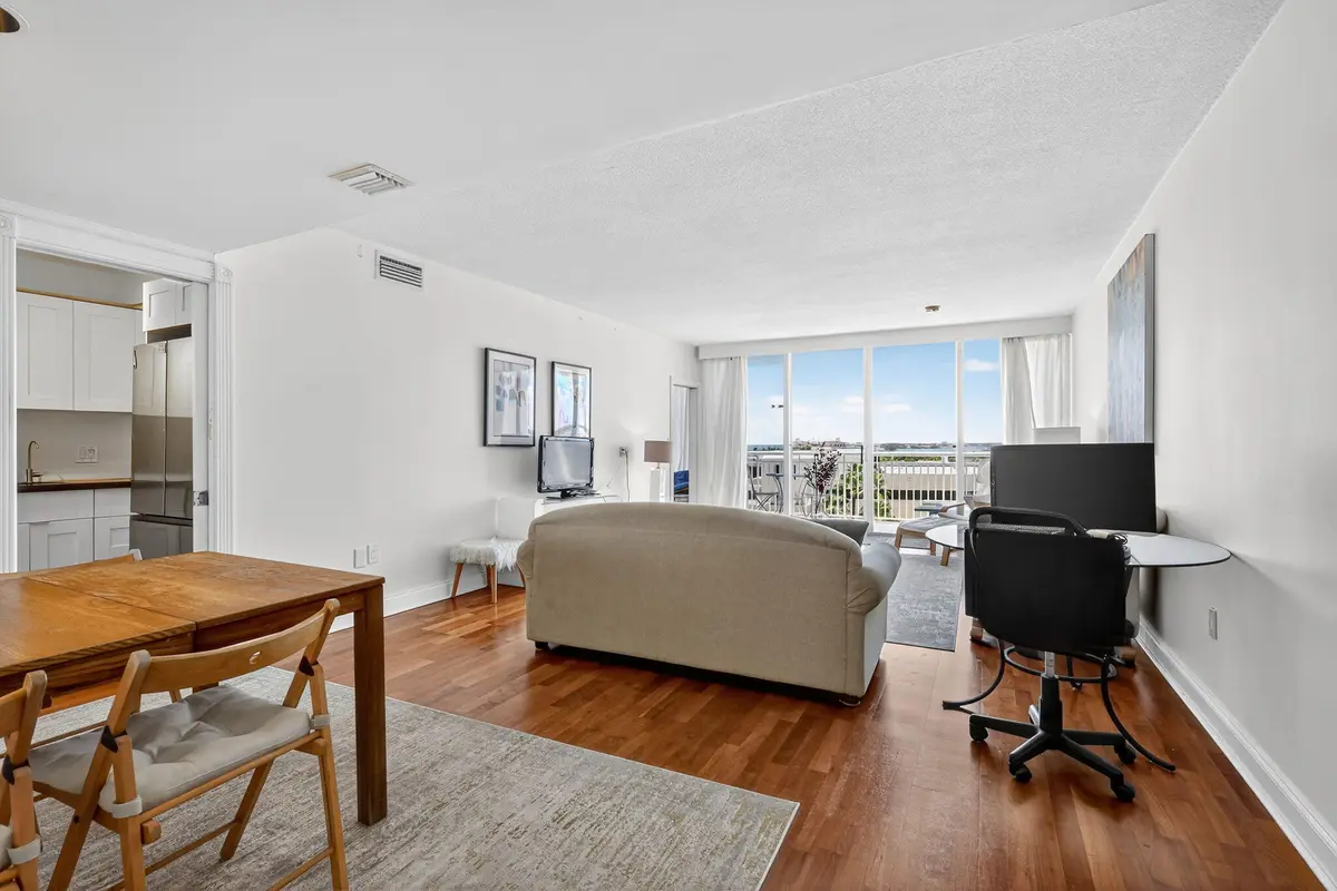 Living at 2780 S OCEAN Boulevard 806, Palm Beach