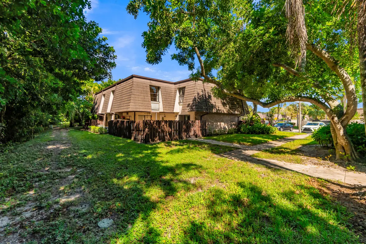 2517 NW 99th Avenue, Coral Springs, FL – photo 2