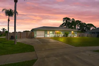 257 SW THORNHILL Drive, Port St. Lucie – Single Family Residence for sale