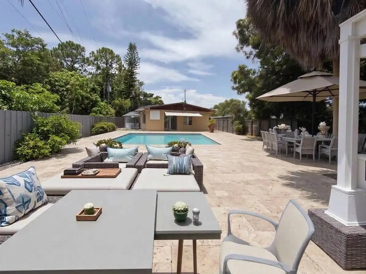 406 NE 18th Ave backyard virtually stage at 406 NE 18TH Avenue, Pompano Beach