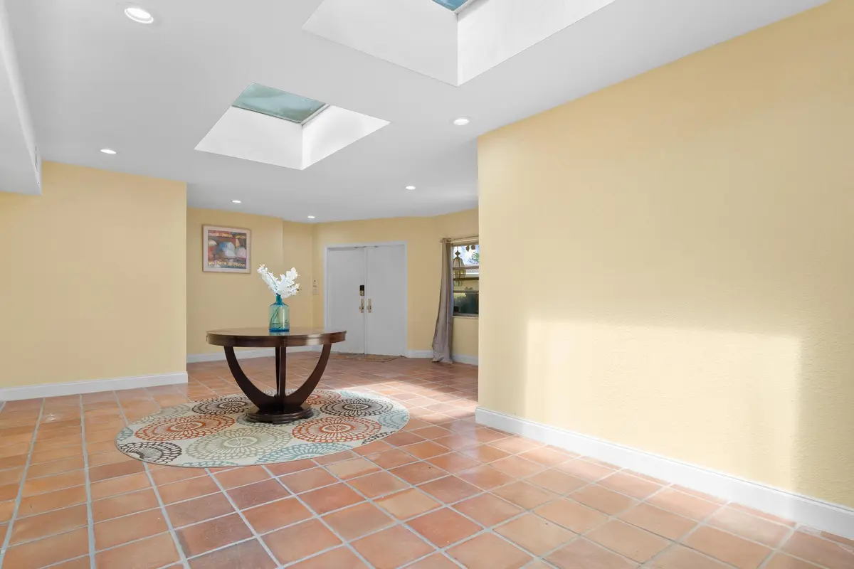 Foyer at 5104 White Oak Lane, Tamarac