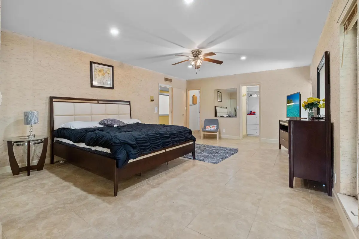 Primary Suite at 5104 White Oak Lane, Tamarac