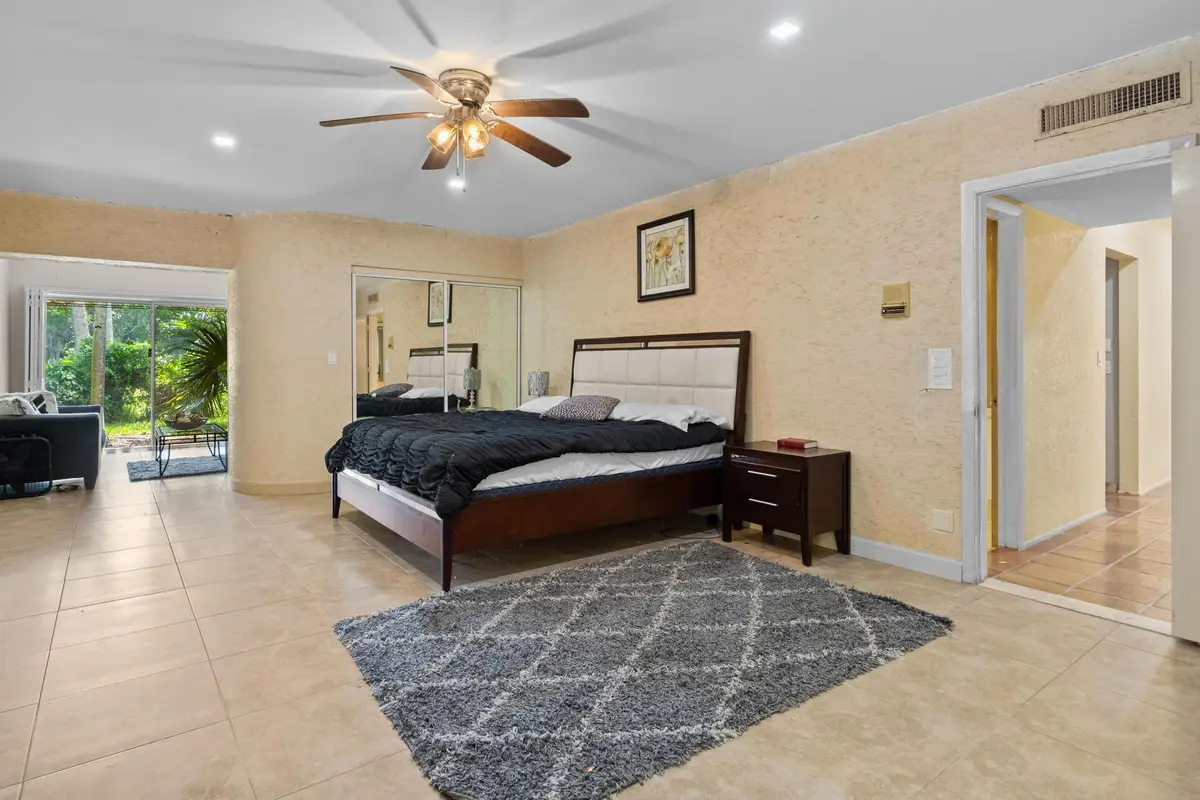 Primary Suite at 5104 White Oak Lane, Tamarac