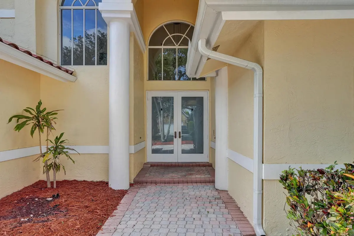 DSC01405 at 11340 Lakeshore Drive, Cooper City