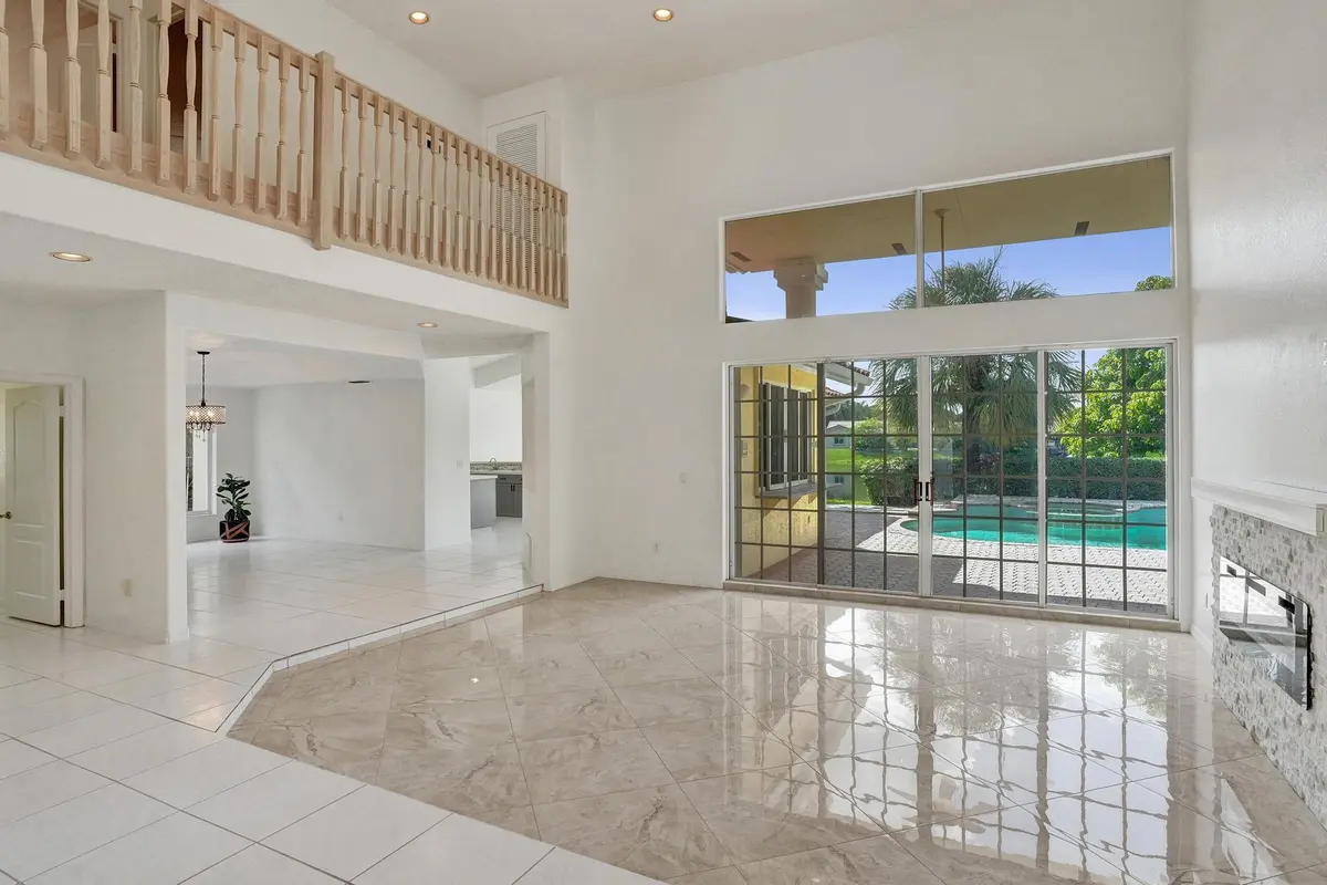 DSC01411 at 11340 Lakeshore Drive, Cooper City