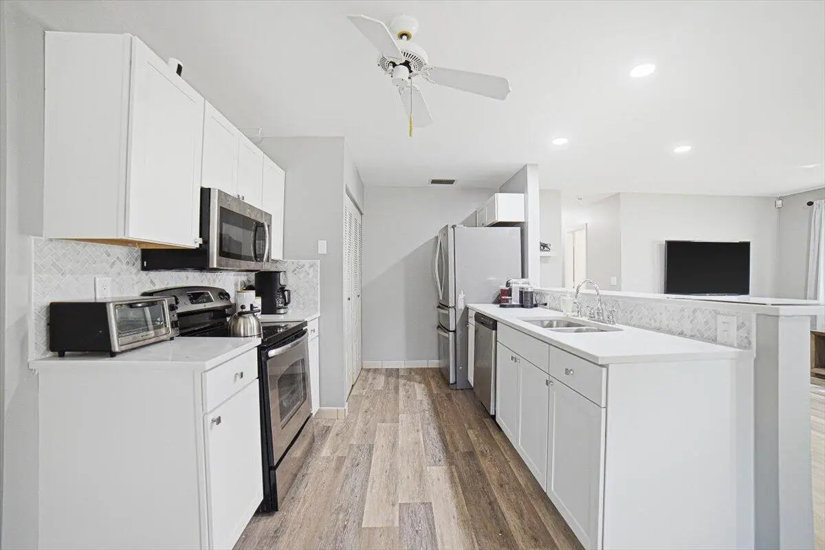 21-Kitchen at 6069 LA PALMA Lane, Delray Beach