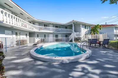 431 W Camino Real, Boca Raton – Apartment for rent