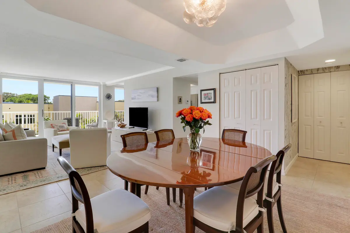 Dining area at 1801 S FLAGLER Drive 301, West Palm Beach